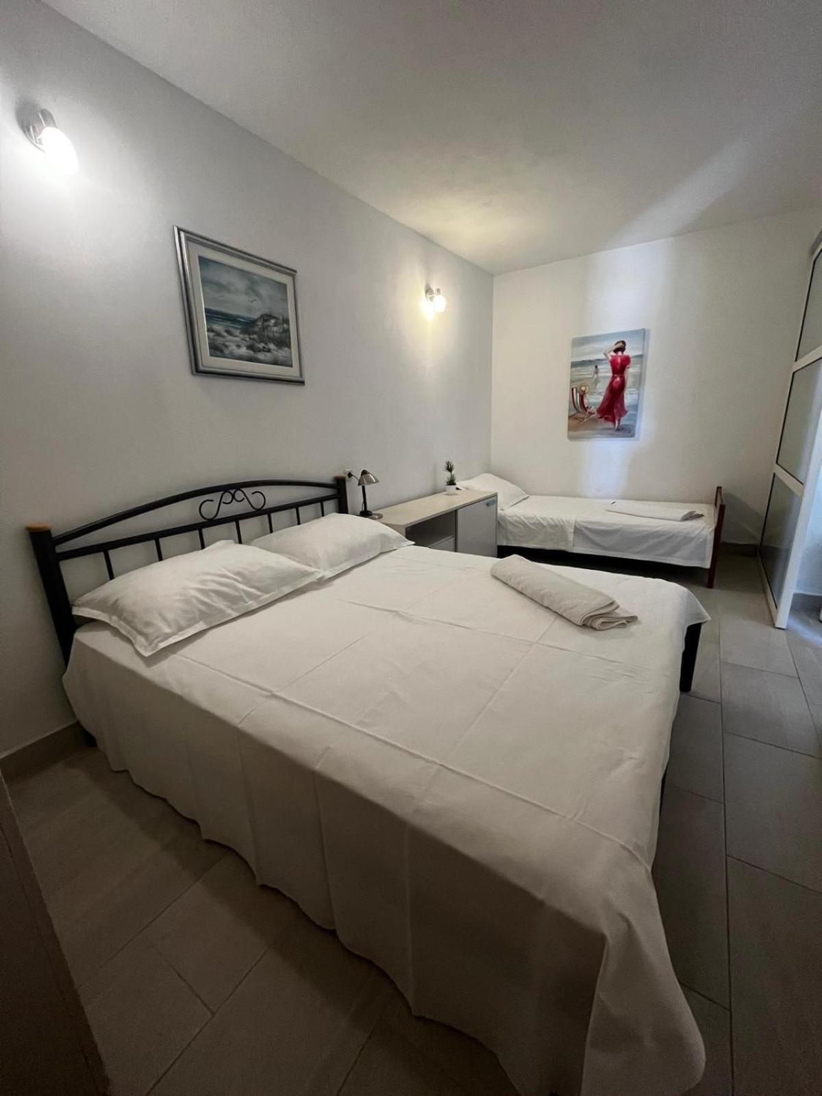Apartments Denis Supetar Exterior photo