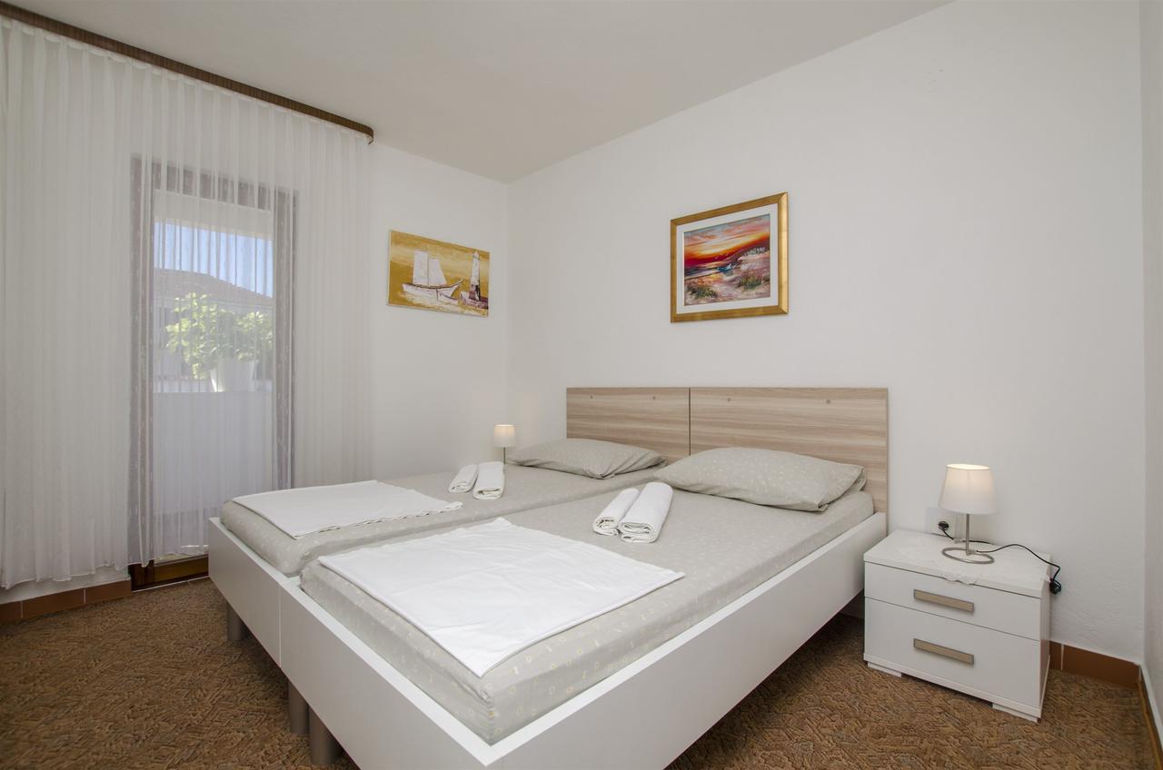 Apartments Denis Supetar Exterior photo